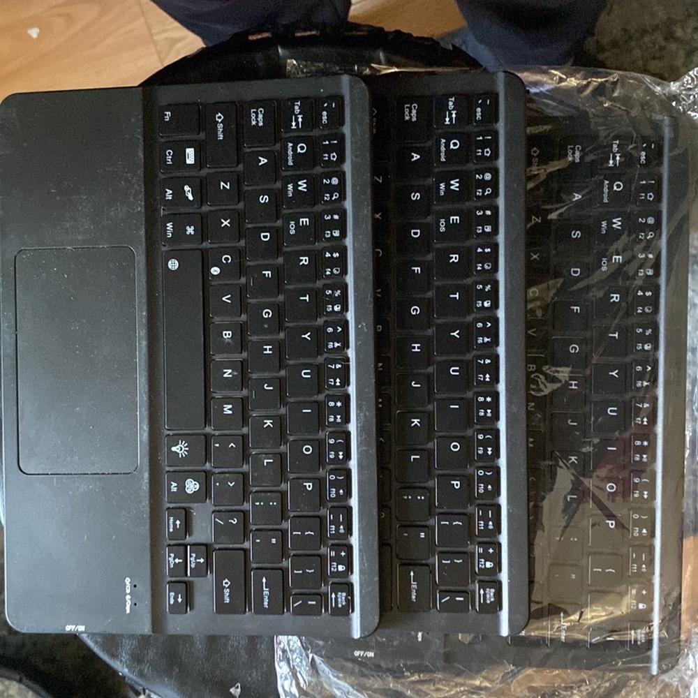 Multi function keyboard with touchpad - Picture 3 of 6